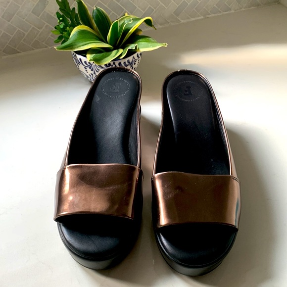 French connection leather upper bronze metallic slip on shoes size 9 - Picture 5 of 6